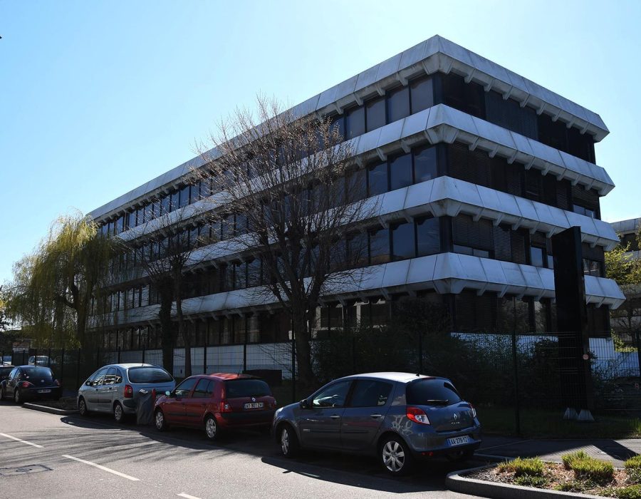 centre-athena-batiment-exterieur-jour-01